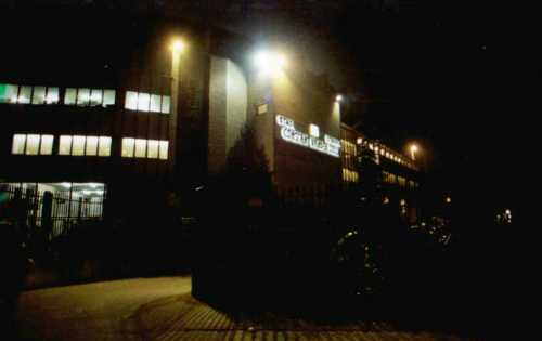 Constant Vanden Stock Stadion - Außenansicht im Dunklen