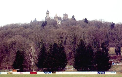 Stadion Schloßblick - Gegenseite und Schloberg