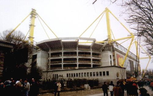 Westfalenstadion - Blick auf die im Bau befindliche Ecke