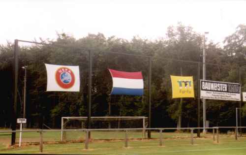 Koericher Berg vergessene UEFA-Fahne