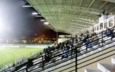 Stadium Gal - Tribüne und Stehplätze