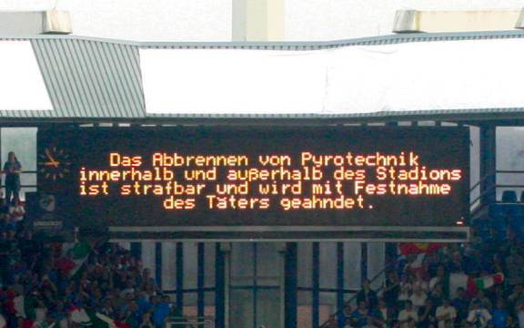 Ruhrstadion - eher unbeachtete Warnung auf der Anzeigetafel