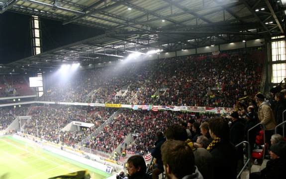 RheinEnergie Stadion, Köln - Nordtribüne mit Gästeblock