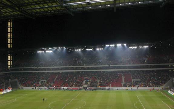 RheinEnergie Stadion, Köln - Südtribüne mit Heimblock