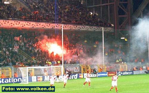 Westfalenstadion - PSV-Fans feiern das Tor